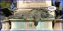 Estatua de león durmiendo